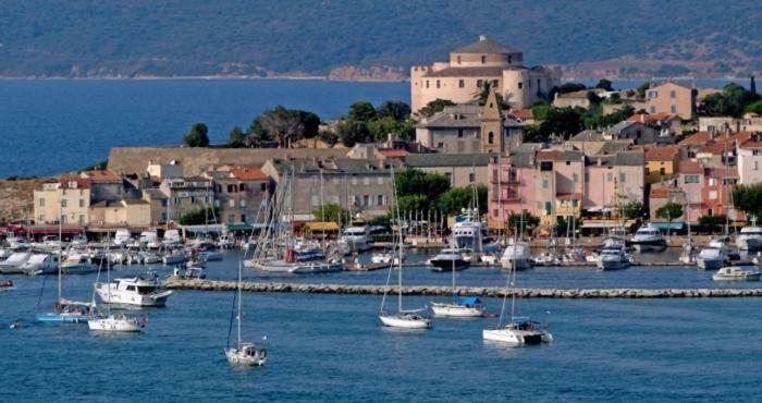 Appartement Plein Centre Saint Florent Face Au Port المظهر الخارجي الصورة